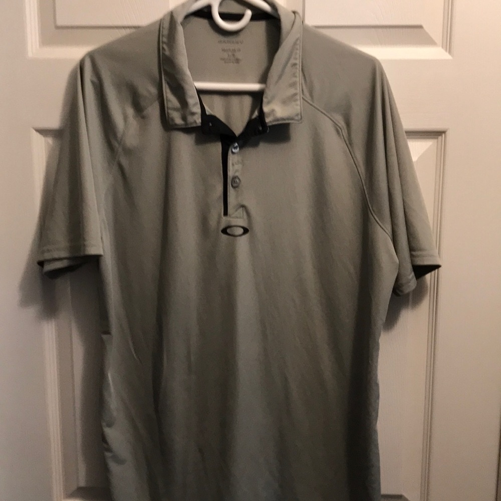 Men’s golf shirt